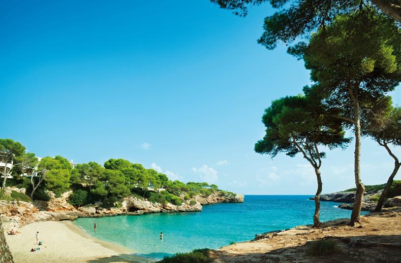 Strand bij Inturotel Esmeralda Park Resort in Sa Coma, Spanje foto 2