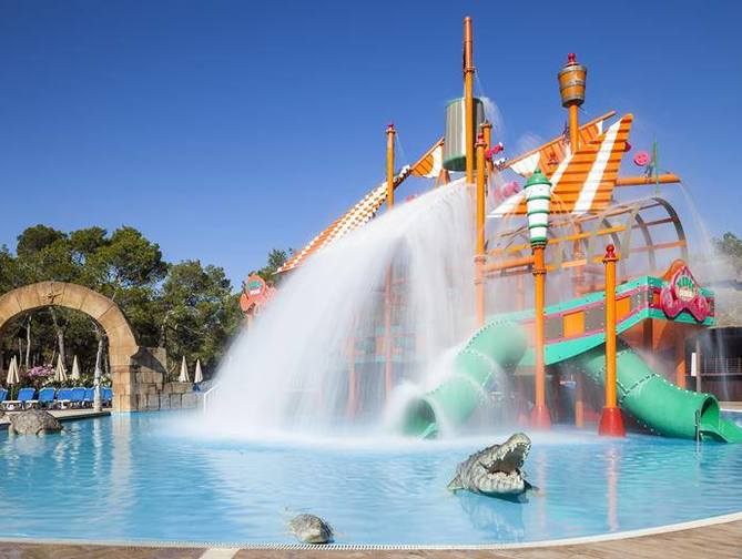 Zwembad met glijbanen van Osiris Ibiza in San Antonio, Spanje foto 1