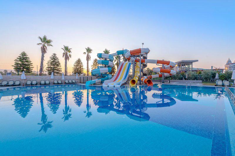 Zwembad met glijbanen van LRS Port River & Spa Hotel Side, Turkije foto 2