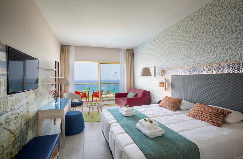 Leonardo Laura Beach & Splash Resort in Paphos, Cyprus foto 4