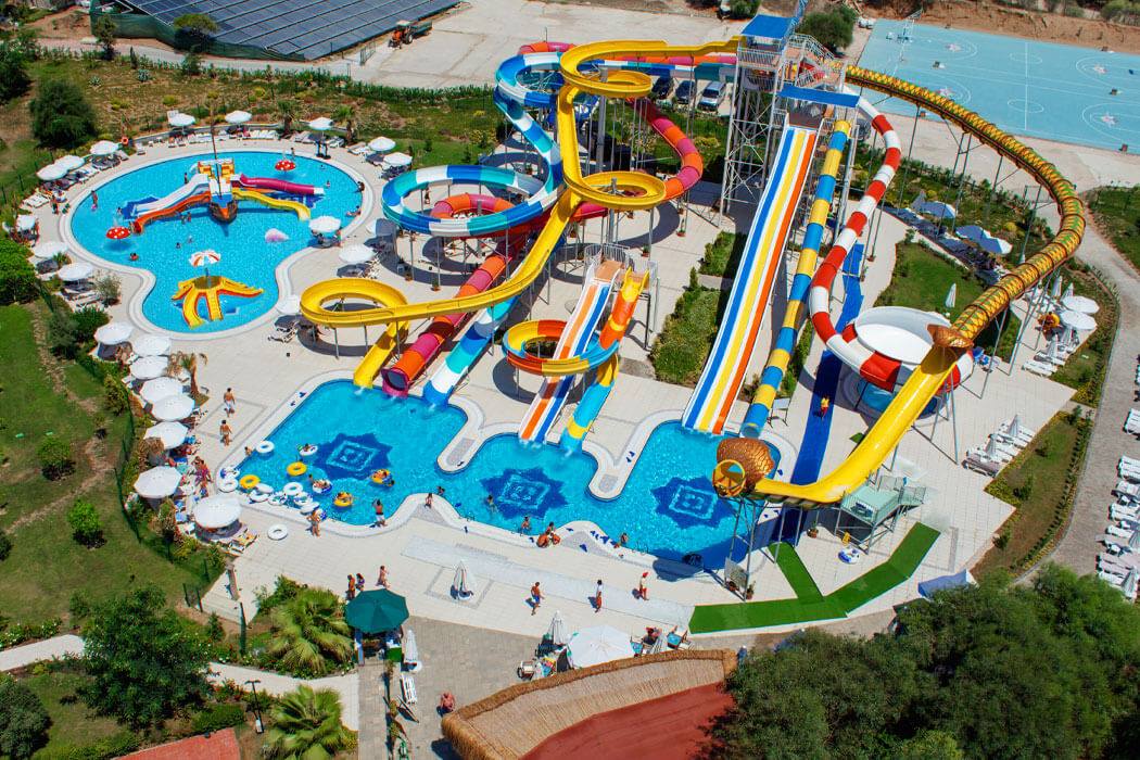 Zwembad met glijbanen van Lago Hotel Side, Turkije foto 1