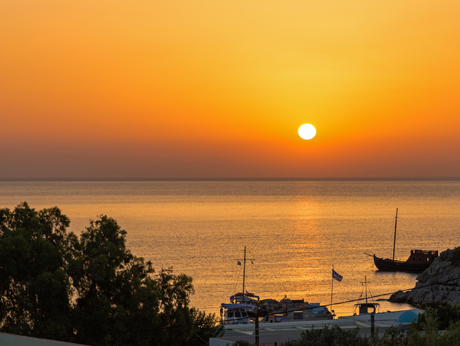 Buitenzijde van het strand bij het Emerald Hotel in Kremasti, Griekenland foto 1
