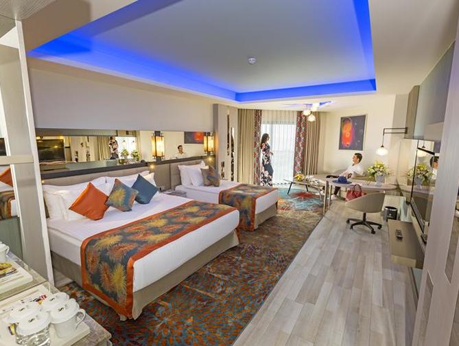 Hotelkamer in Royal Seginus Hotel in Antalya, Turkije foto 2