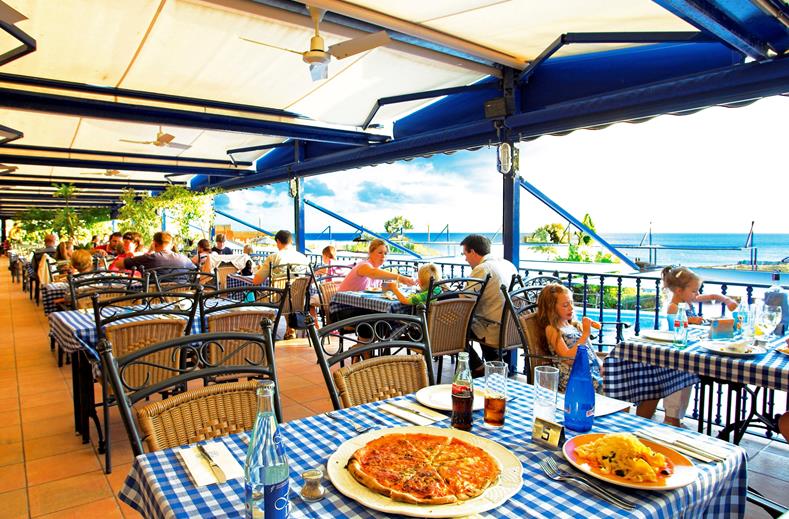 Restaurant in het Royal Son Bou Family Club Resort in Son Bou, Spanje foto 2
