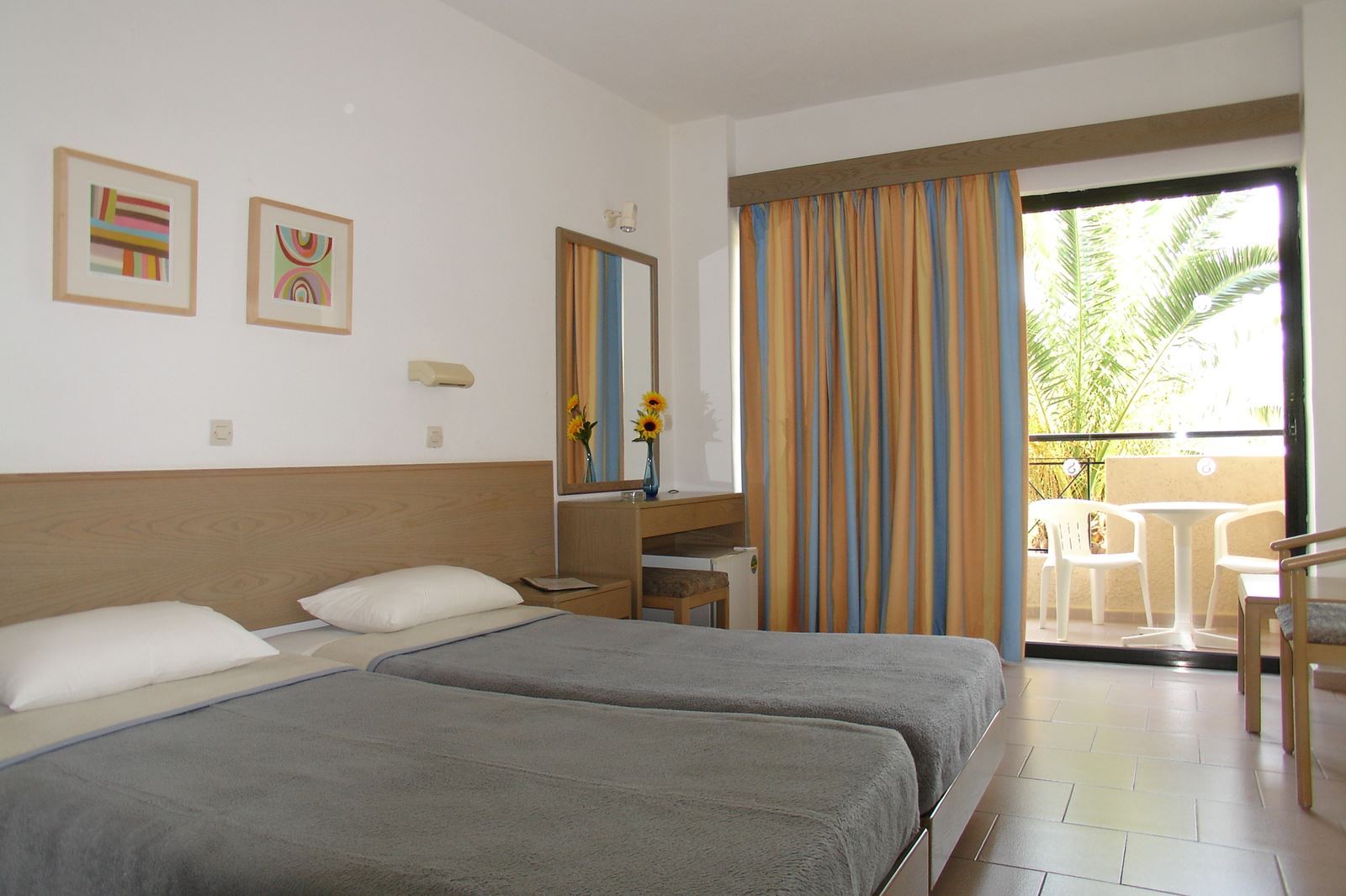 Hotelkamer in Summerland Hotel & Bungalows in Trianda, Griekenland foto 4