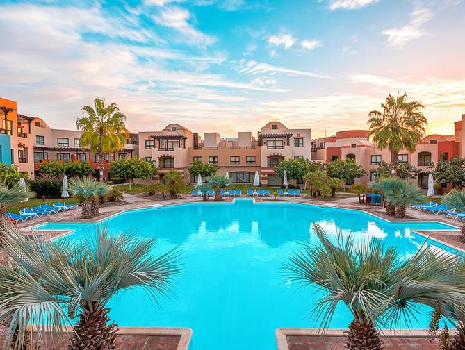 Zwembad van Sunrise Marina Resort in Port Ghalib, Egypte foto 1