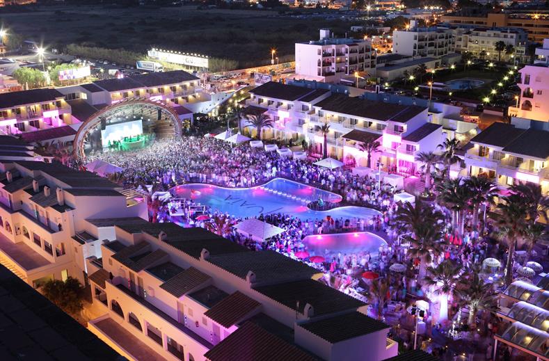 Buitenkant van Ushuaia Ibiza Beach Hotel in Playa d'en Bossa, Spanje foto 1