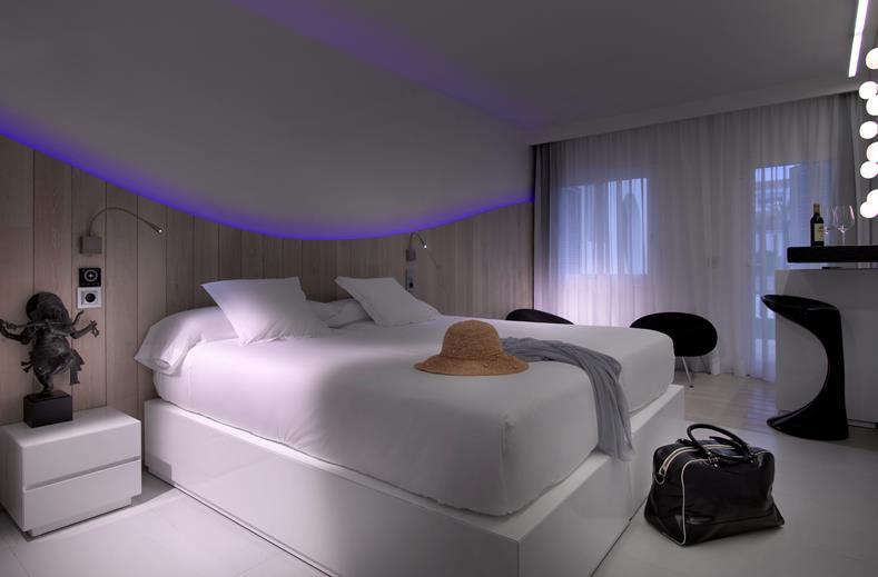 Hotelkamer in Ushuaia Ibiza Beach Hotel in Playa d'en Bossa, Spanje foto 2