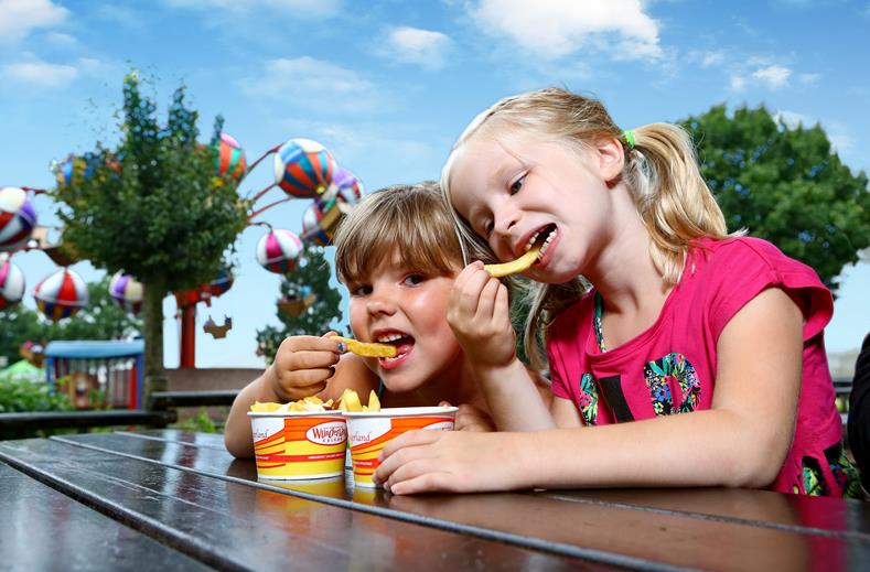 Restaurant in het Wunderland Hotel in Kalkar, Duitsland foto 1