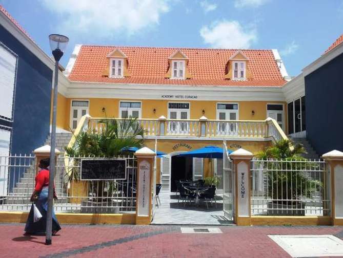 Ligging&omgeving van het Academy Curacao Hotel in Willemstad, Nederlandse Antillen foto 2