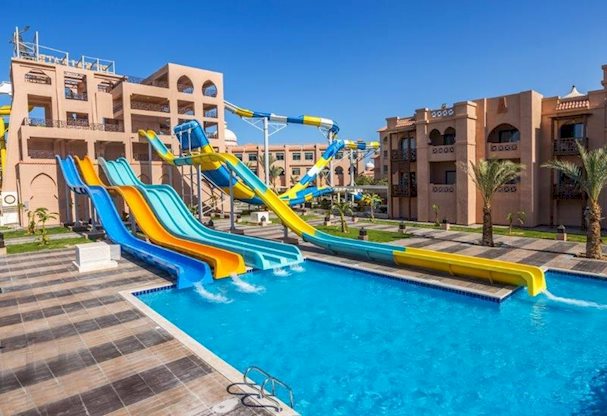 Zwembad met glijbanen van Albatros Aqua Park Sharm Resort in Hurghada, Egypte foto 4