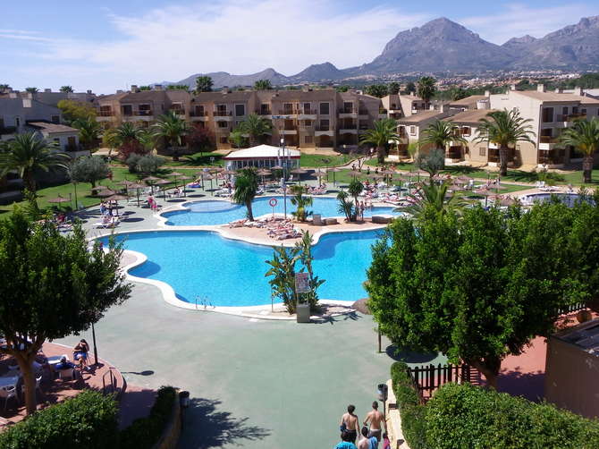 Zwembadzijde bij Garden Resort in Albir, Spanje foto 2