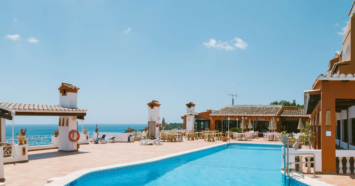 Zwembad van Aldea 2 Cala Fornells Resortl Paguera, Spanje foto 2