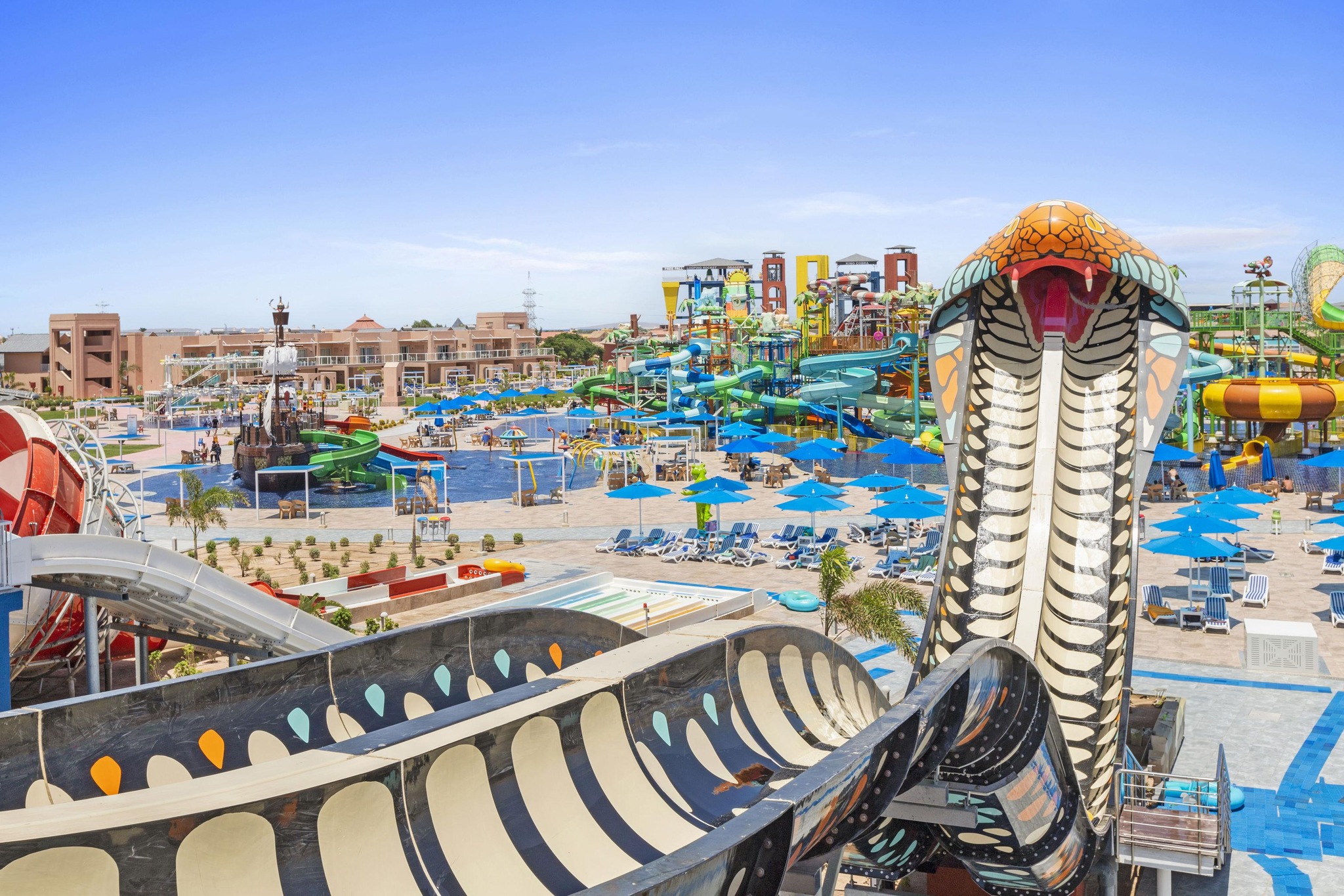  Zwembad met glijbanen van Pickalbatros Alf Leila Wa Leila Hurghada, Egypte foto 1