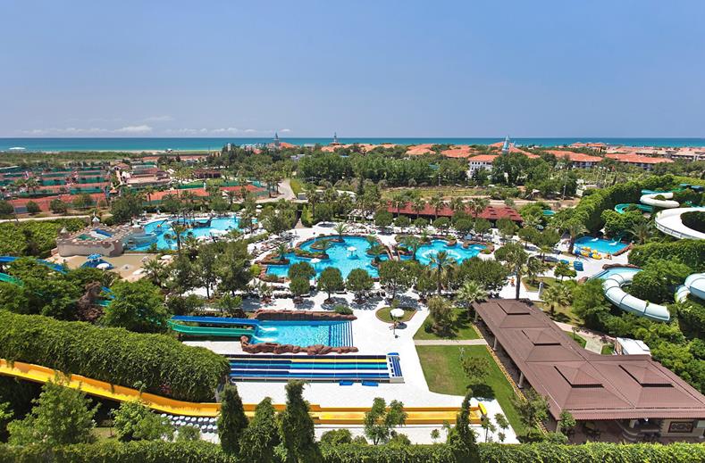 Zijaanzichtvanaf de weg van het Ali Bey Park Manavgat Hotel in Kizilagac, Turkije foto 1