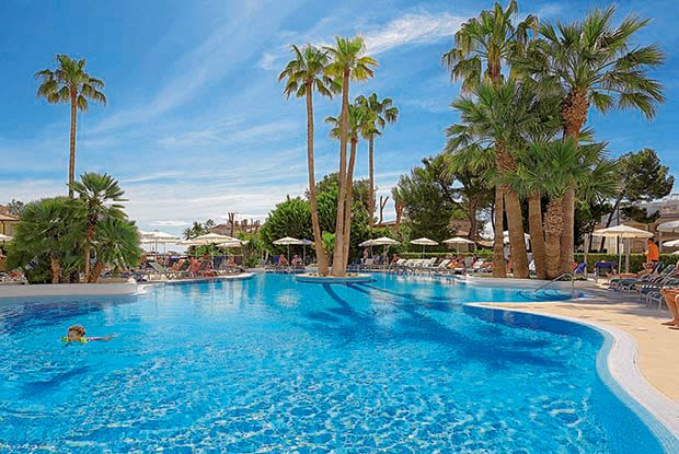 Zwembad van Allsun Eden Alcudia Resort in Alcudia, Spanje foto 3