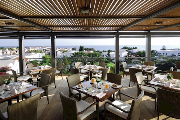 Restaurant in het Annabelle Beach Resort in Anissaras, Griekenland foto 2