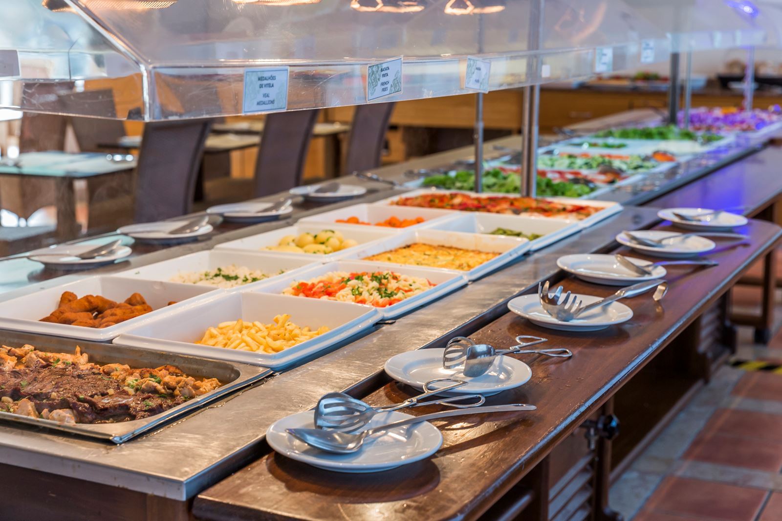 Restaurant in het The Patio Suite Hotel in Aldeia das Acoteias, Portugal foto 2