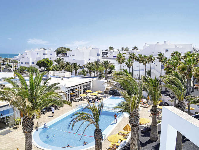 Zwembad van Apart Costa Mar Hotel in Puerto del Carmen, Spanje foto 1