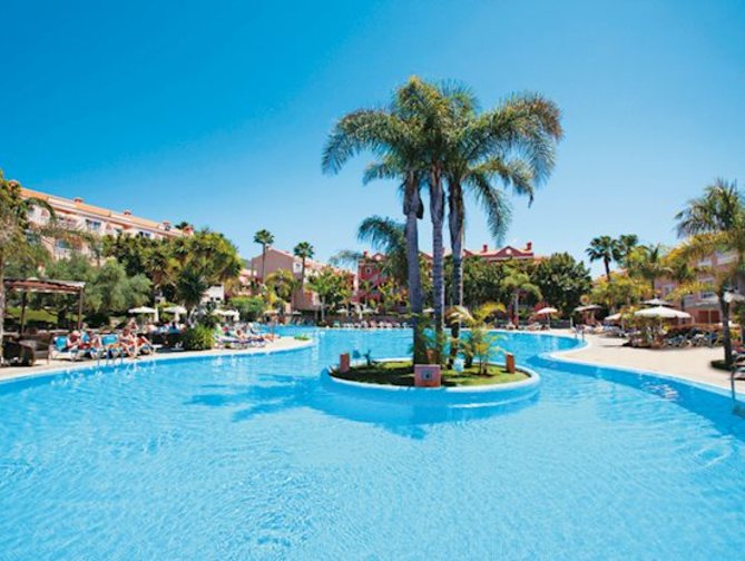 Zwembad van Apart El Duque Hotel in Costa Adeje, Spanje foto 2