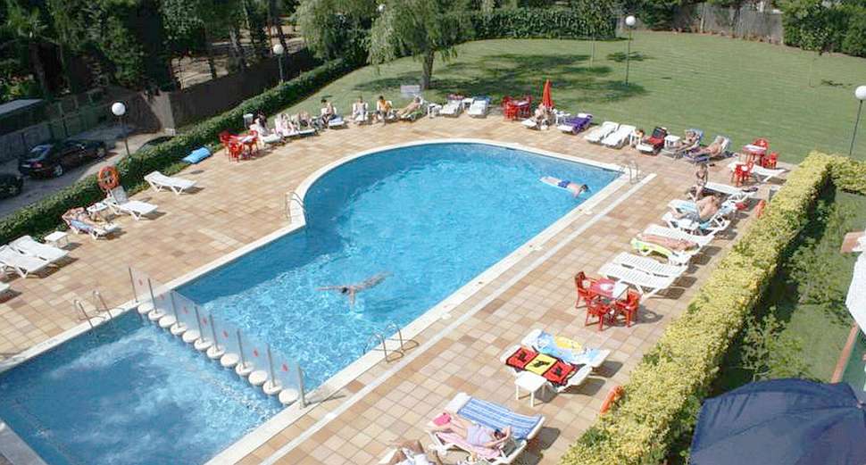 Zwembad van Aparthotel Las Mariposas Hotel Lloret de Mar, Spanje foto 2