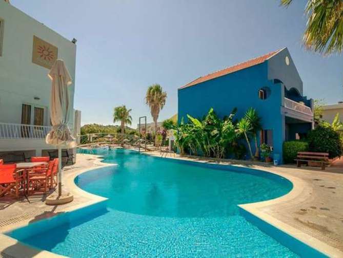 Zwembad van Apart Valsami Hotel in Kremasti, Griekenland foto 1