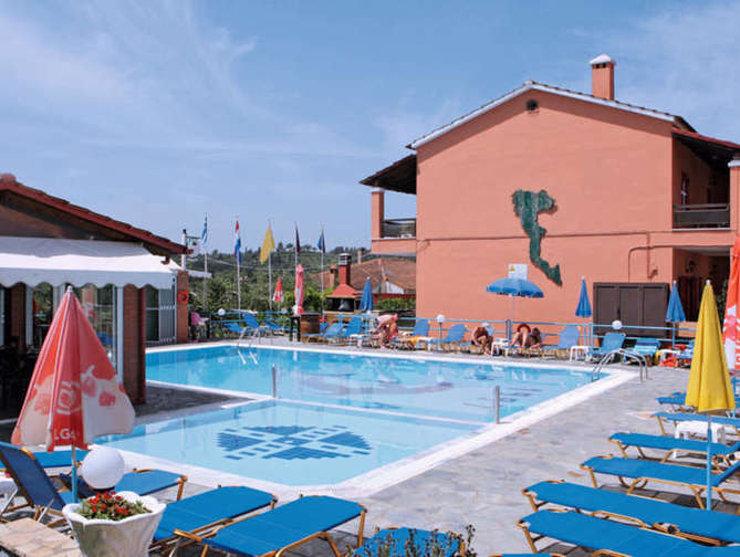 Zwembad van Appartementen Spyridoula Hotel in Gouvia, Griekenland foto 1