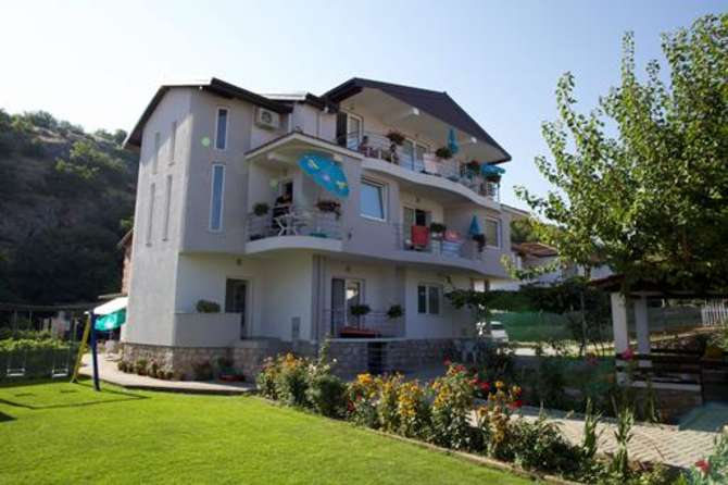 Appartementen Basoski Hotel in Peštani, Macedonië foto 5