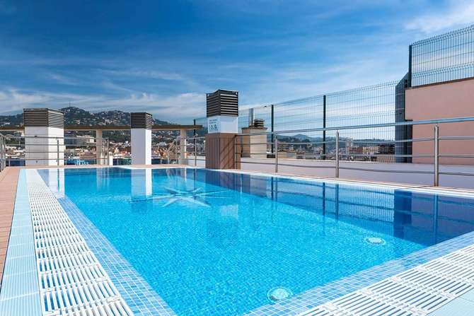 Zwembad van Appartementen Blau Hotel in Lloret De Mar, Spanje foto 1