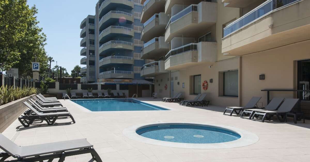 Zwembadzijde bij Appartementen California Hotel Salou, Spanje foto 1