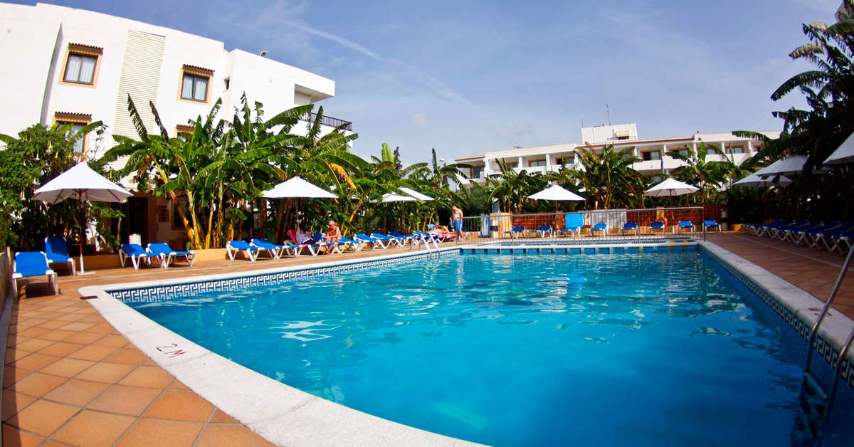 Zwembad van Appartementen Casa Luis Hotel in Santa Eulalia del Río, Spanje foto 1