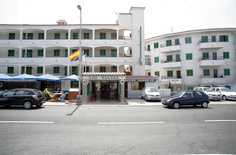 Zijaanzicht vanaf de weg van het Appartementen Las Faluas Hotel in Playa del Inglés, Spanje foto 9