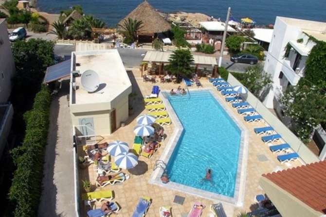 Zwembad van Appartementen Neptune Hotel in Chersonissos, Griekenland foto 1