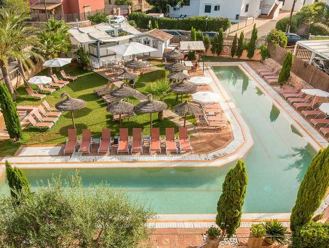 Zwembad van Appartementen Playa Ferrera Hotel in Cala Ferrera, Spanje foto 1