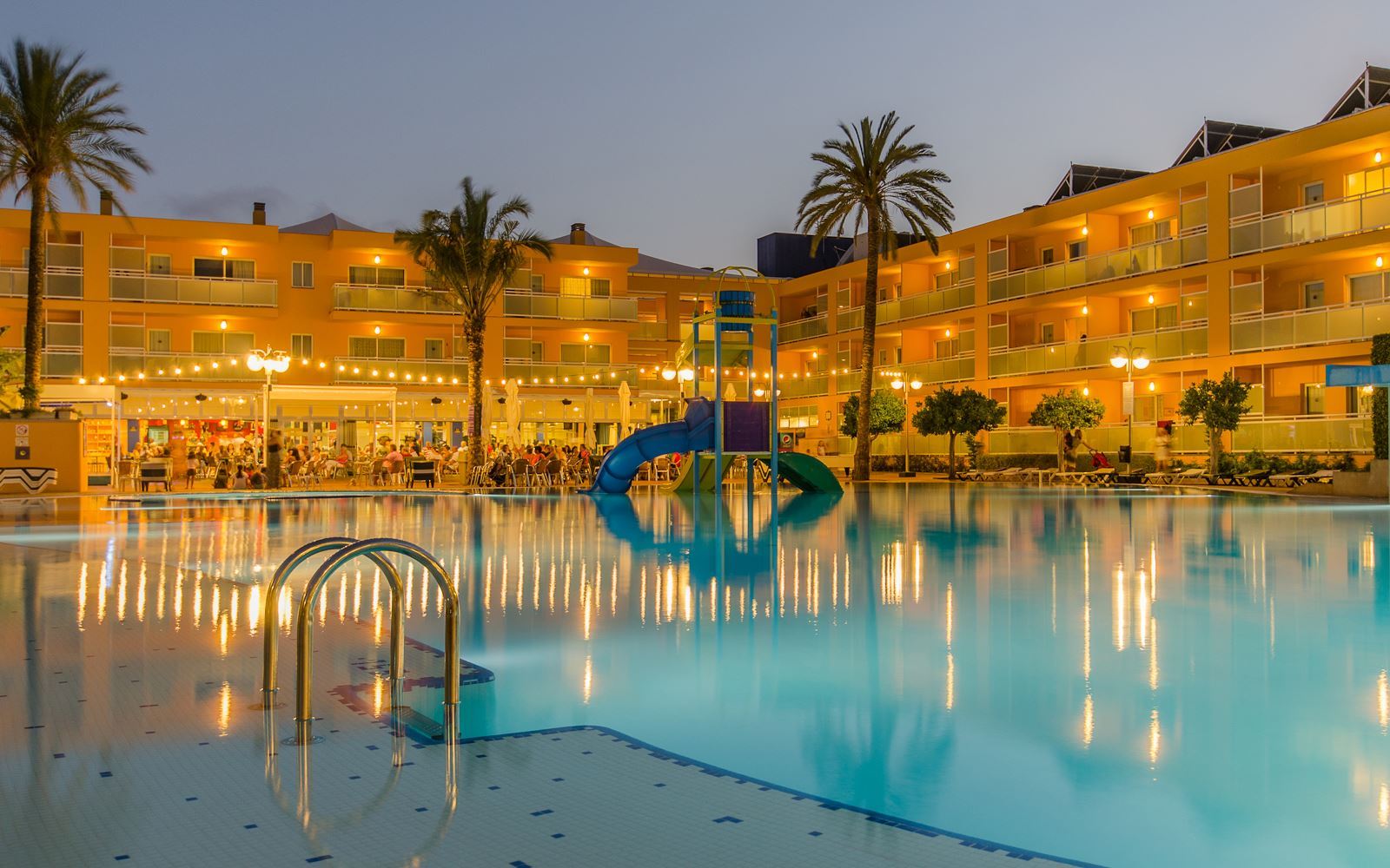 Zwembad van Appartementen Terralta Hotel Benidorm, Spanje foto 3