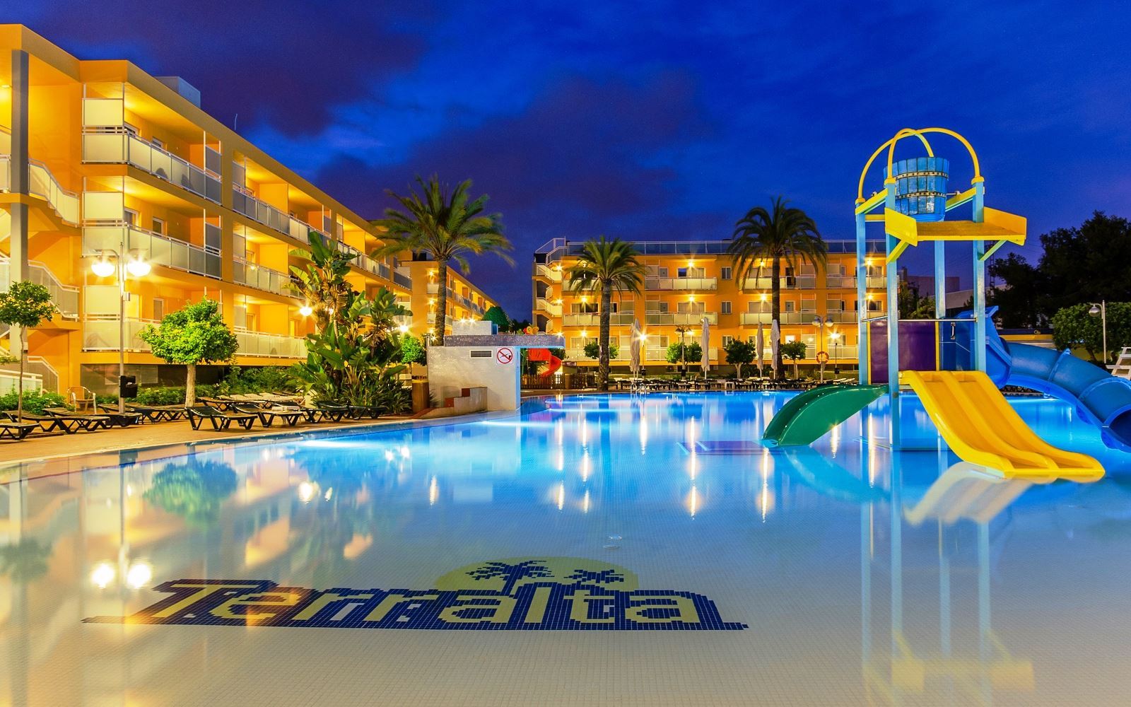 Zwembad van Appartementen Terralta Hotel Benidorm, Spanje foto 2