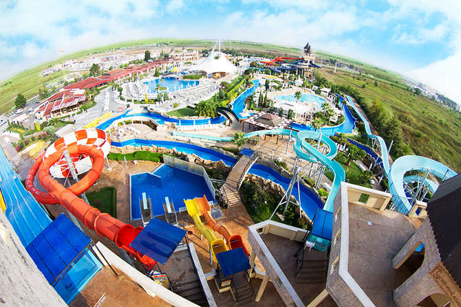 Zwembad met glijbanen van Aqua Paradise Hotel in Nessebar, Bulgarije foto 1