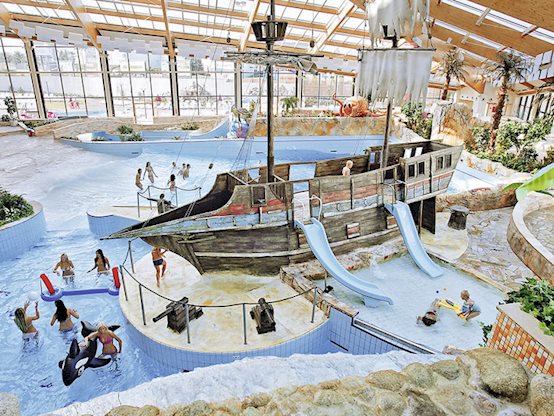 Zwembad van Aquapalace Prague Hotel in Praag, Tsjechie foto 2