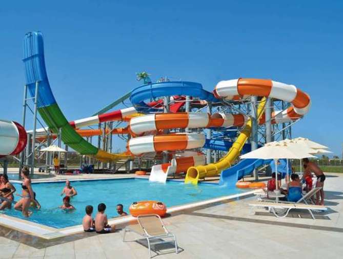 Zwembad met glijbanen van Aquasis Deluxe Spa & Resort in Didim, Turkije foto 1