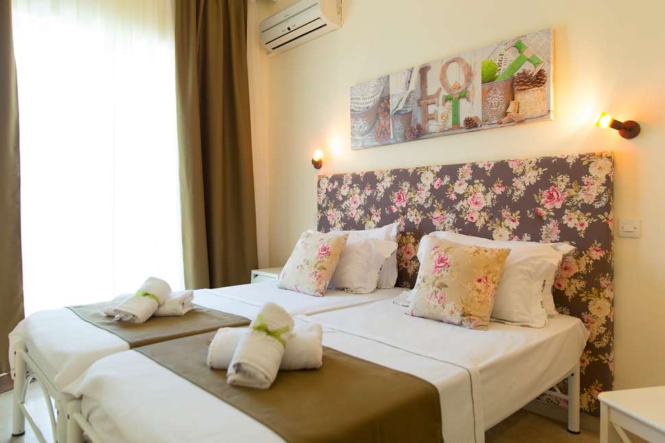 Hotelkamer in Aurora Beach Hotel in Agios Ioannis Peristeron, Griekenland foto 2