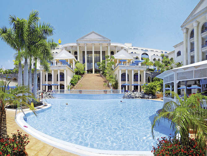 Zwembad van Bahia Princess Hotel in Costa Adeje, Spanje foto 1