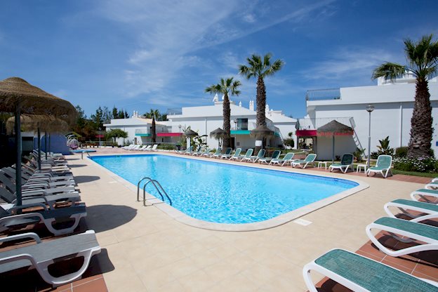 Zwembad van Bayside Salgados Hotel in Albufeira, Portugal foto 1