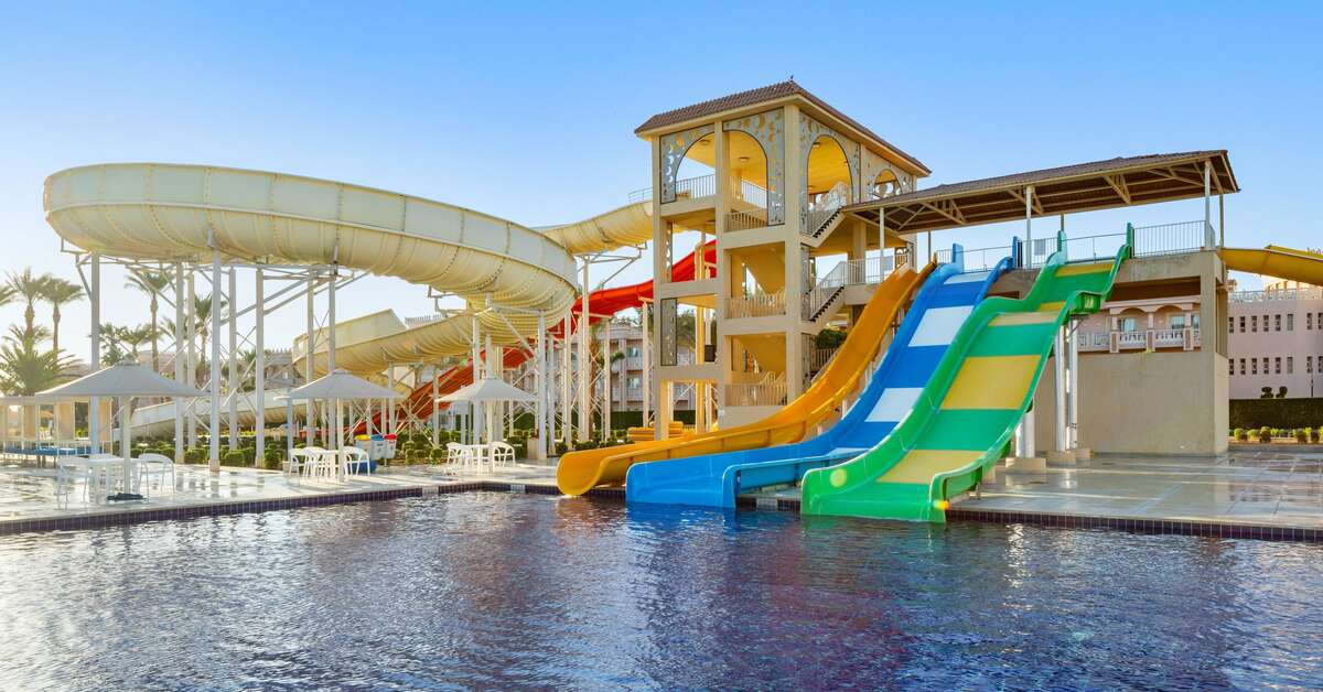 Zwembad met glijbanen van Beach Albatros Resort Sahl Hasheesh, Egypte foto 2