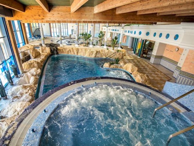 Binnenzwembad in het Beatriz Costa & Spa Hotel in Costa Teguise, Spanje foto 5