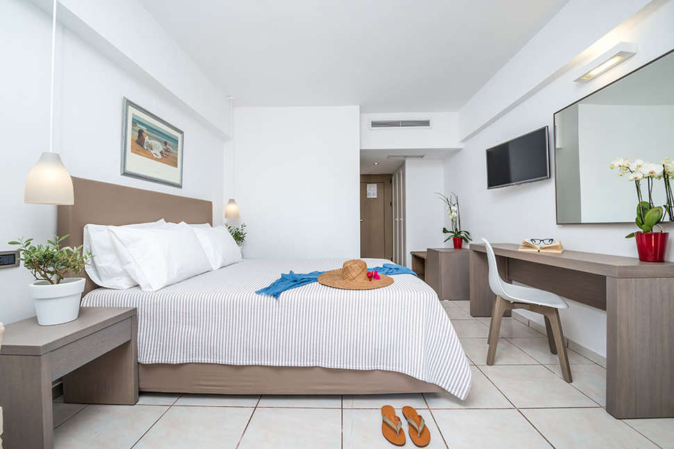 Hotelkamer in Bitzaro Palace Hotel in Kalamaki, Griekenland foto 2