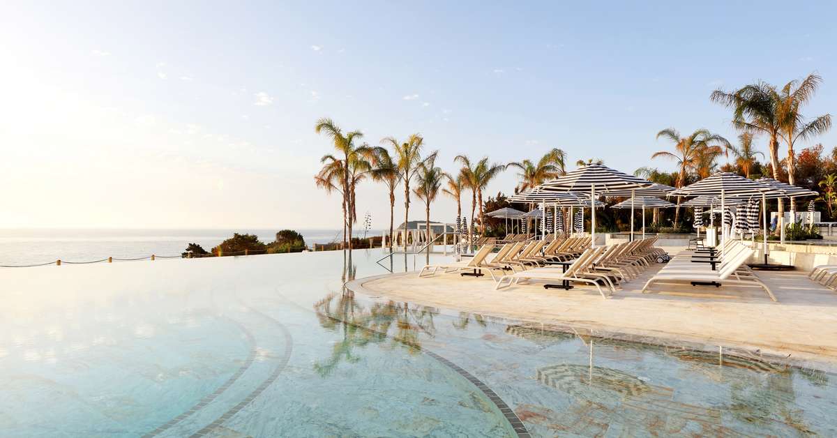 Zee en strand bij het Bless Ibiza Hotel Es Canar, Spanje foto 1