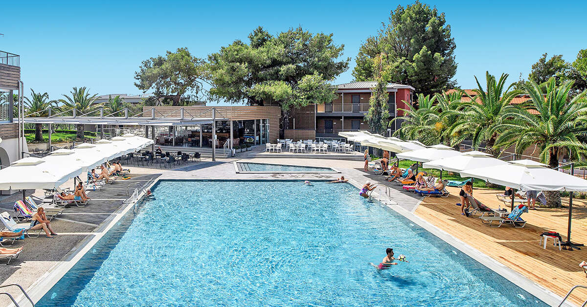 Zwembad van Blue Dolphin Hotel Metamorfosi, Griekenland foto 1