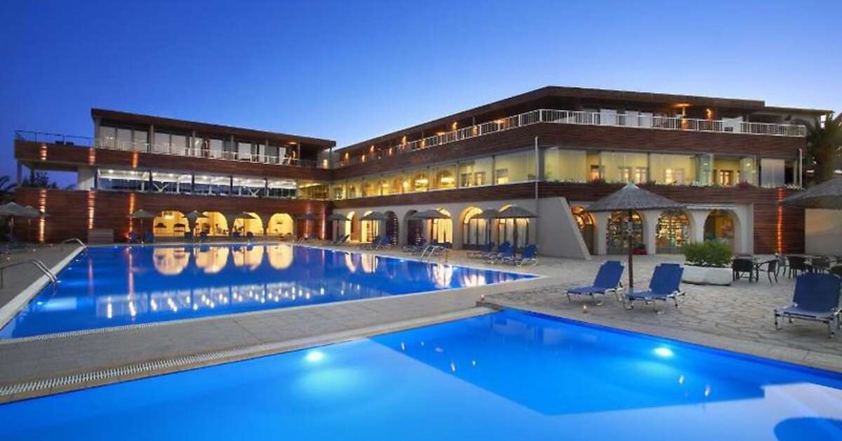 Zwembad van Blue Dolphin Hotel Metamorfosi, Griekenland foto 3