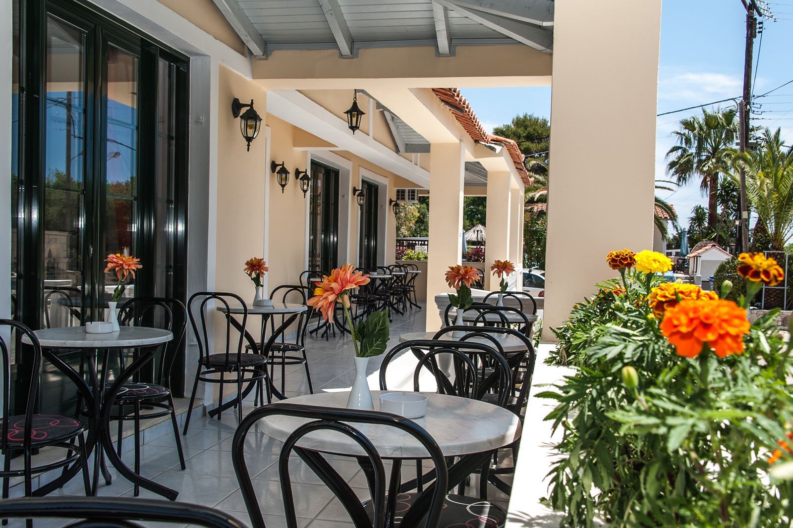 Restaurant in het Bozikis Palace Hotel in Agios Sostis, Griekenland foto 3