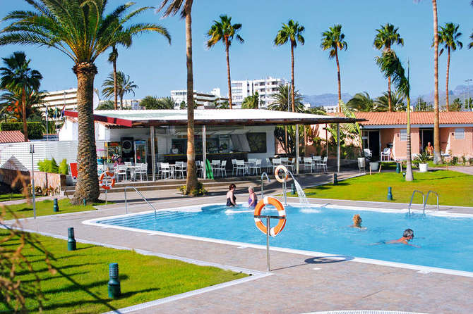Zwembad van Bungalows Los Girasoles Hotel in Playa del Inglés, Spanje foto 1